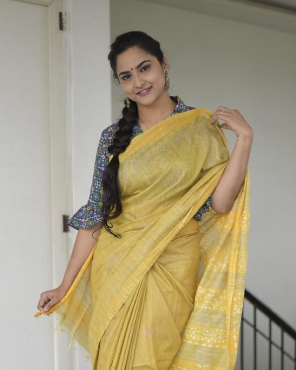 Zee Telugu Tv Anchor Kasi Annapurna In Yellow Saree Blouse